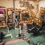 Занятия йогой, фитнесом в спортзале Вымпел Сургут