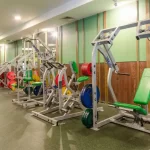 Занятия йогой, фитнесом в спортзале WeGym Москва