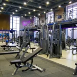 Занятия йогой, фитнесом в спортзале Wellnes club Мурманск