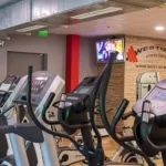 Занятия йогой, фитнесом в спортзале West Gym SPA Курск