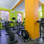 Занятия йогой, фитнесом в спортзале World Body Подольск