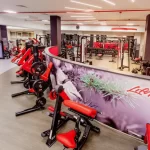 Занятия йогой, фитнесом в спортзале World Class Красноярск