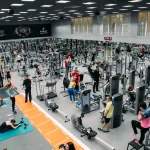 Занятия йогой, фитнесом в спортзале World Class Владивосток