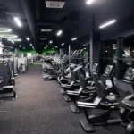 Занятия йогой, фитнесом в спортзале X-fit Москва