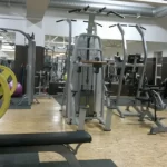 Занятия йогой, фитнесом в спортзале X-Line fitness Москва