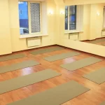 Занятия йогой, фитнесом в спортзале Yesyoga Санкт-Петербург