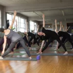 Занятия йогой, фитнесом в спортзале Yogabody Москва