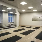 Занятия йогой, фитнесом в спортзале YogaWorks! Москва