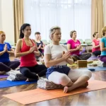 Занятия йогой, фитнесом в спортзале Yogi Hall Владивосток