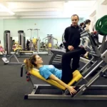 Занятия йогой, фитнесом в спортзале Загород-Холл Оренбург