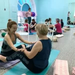 Занятия йогой, фитнесом в спортзале Зарядка Астрахань