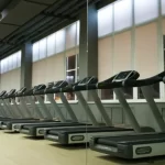 Занятия йогой, фитнесом в спортзале Заряdка Москва