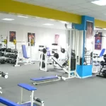 Занятия йогой, фитнесом в спортзале Железка Томмот
